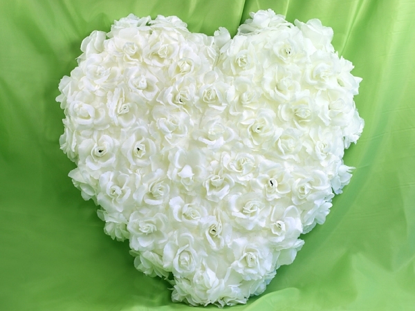 Kvetinové srdce plné-krémova